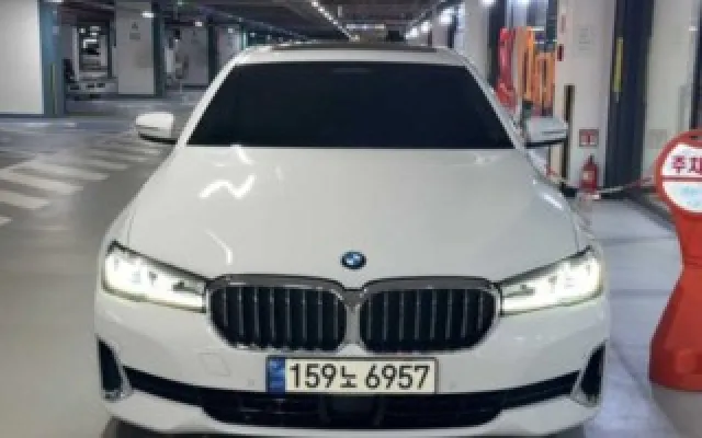 수원차중고 5시리즈 (G30) 520i 럭셔리 매물 사진 11 - 2022/03 69,692km